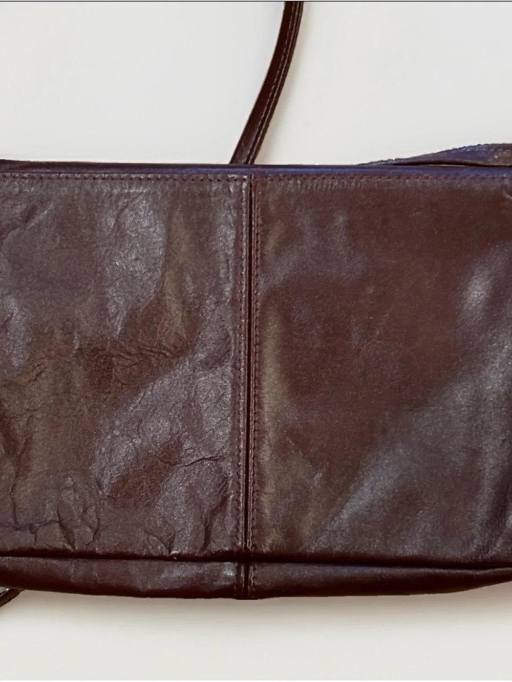 SAS compact leather